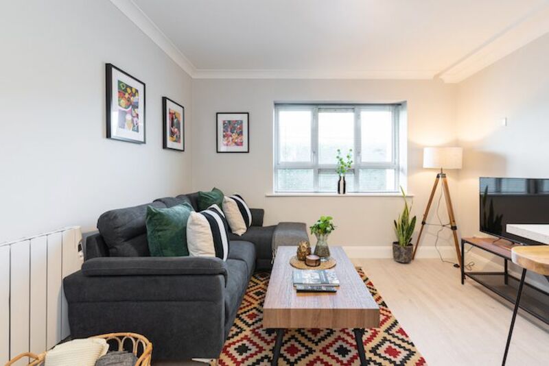 Lombard — serviced apartment in Grand Canal Dublin 2, ideal for corporate short stays near Silicon Docks
