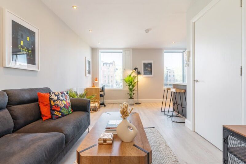 Temple Bar — serviced apartment on Wellington Quay Dublin 2 with Ha'penny Bridge views, corporate short stay